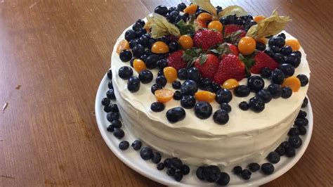 Dvojposchodová torta s vodopádom ovocia