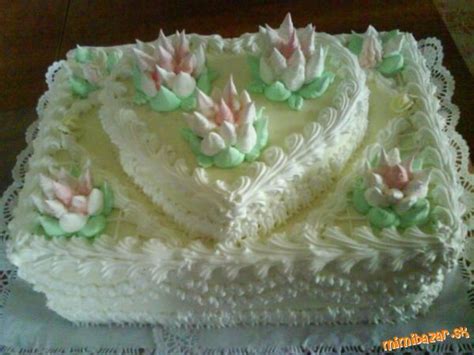 Slávnostne zdobená torta