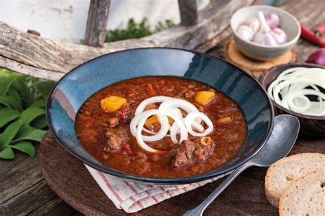 Ingrediencie na hovädzí guláš