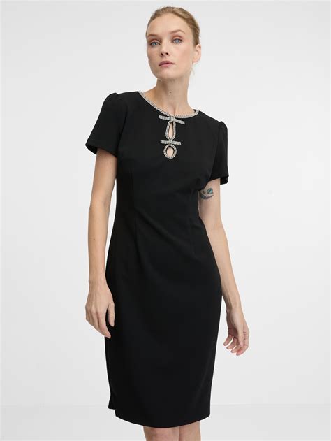dámske čierne koktejlové šaty