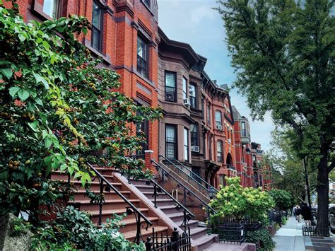 Ulica s rôznymi reštauráciami v New Yorku