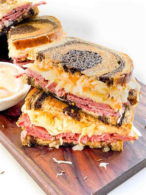 Sendvič Reuben with Pastrami