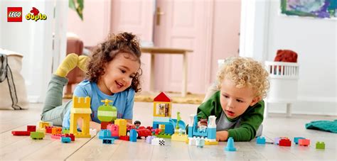 Deti sa hrajú s Lego Duplo tortami