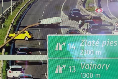 Ilustračná fotografia dopravnej nehody na diaľnici