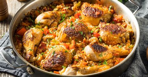 Španielske kurča na ryži v liatinovom hrnci