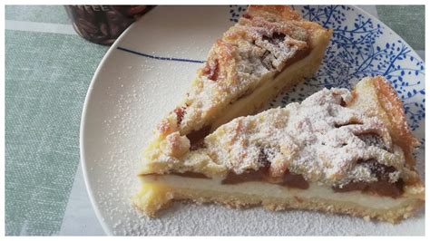 Hotový linecký koláč s tvarohom a ovocím