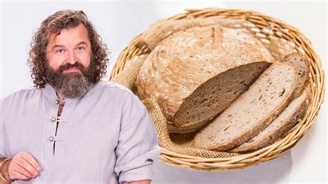 Koláž rôznych druhov domáceho chleba