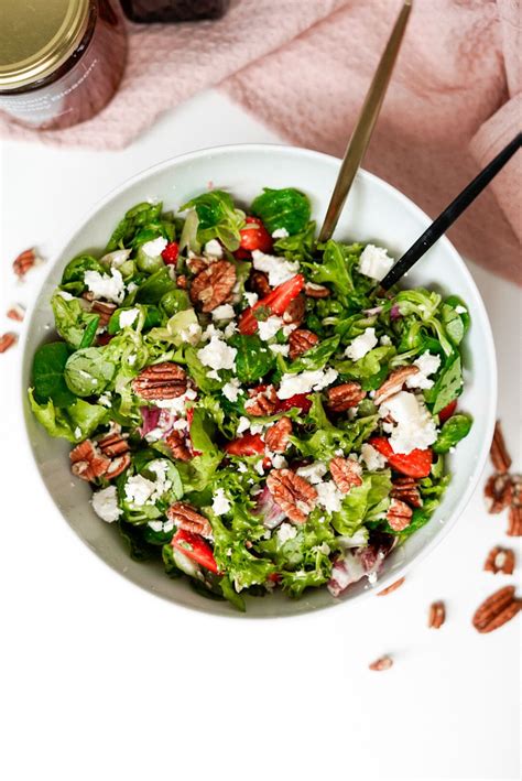 Svieži šalát s balkánskym syrom