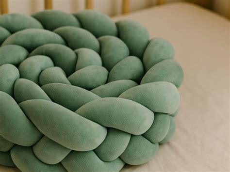 Ilustrácia skladania štrúdle do tvaru vrkoča