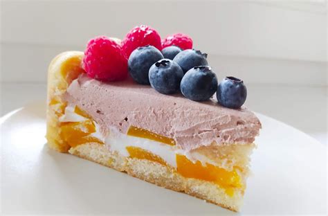 Jogurtová torta s ovocím