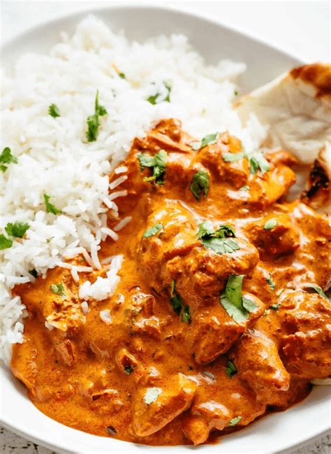 Hotová Kuracia Tikka Masala s Naan