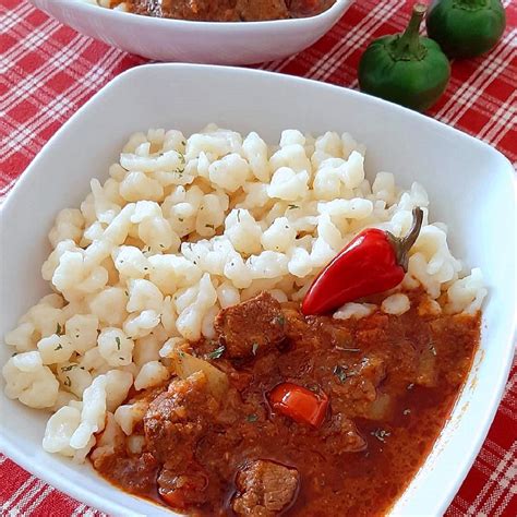 Miska s hotovým gulášom z diviny