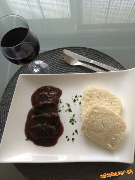 Suroviny na prípravu diviny na červenom víne