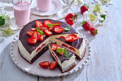 Tvarohová torta s jahodami a agarom