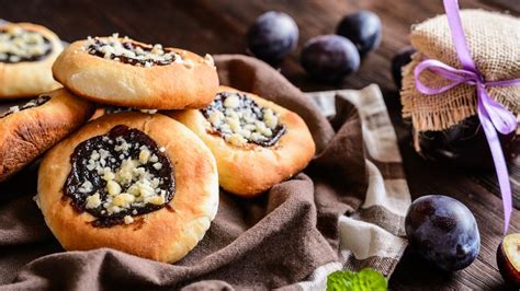 Ilustračné foto plnenia buchiet lekvárom