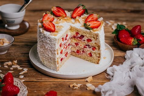 Torta s mascarpone, jahodami a malinami