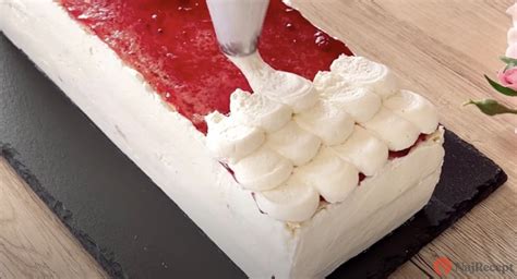 Príprava želatíny a jej zmiešanie so smotanovou zmesou