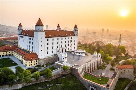 Bratislavský hrad a kulinárske centrum