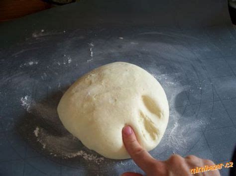 Salková hmota pripravená na poťahovanie torty