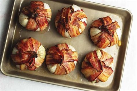 Opečená cibuľa so slaninou