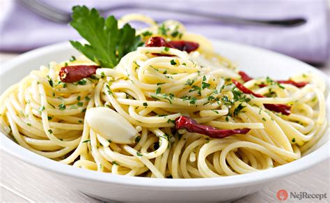 Ilustrácia špagety aglio olio