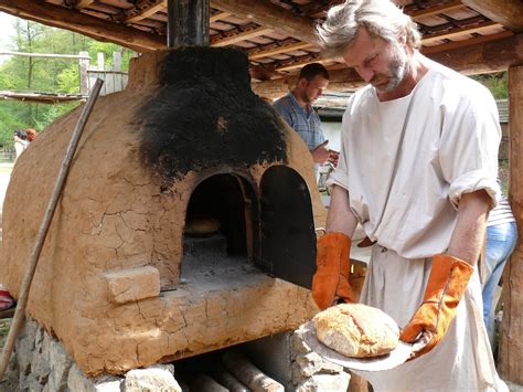 Tradičné pečenie chleba v slovenskej peci