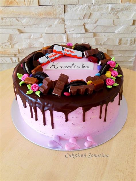 Torta s háčkovanými ozdobami