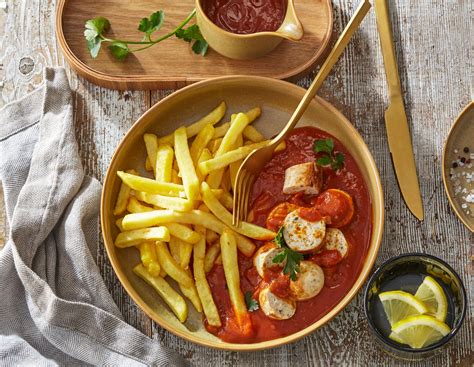 Currywurst s kari omáčkou