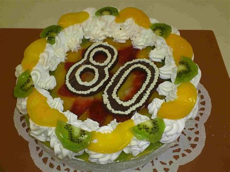 rôzne druhy tort na oslavu lekára