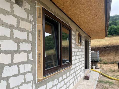 Montáž okna na pásky v troch rovinách