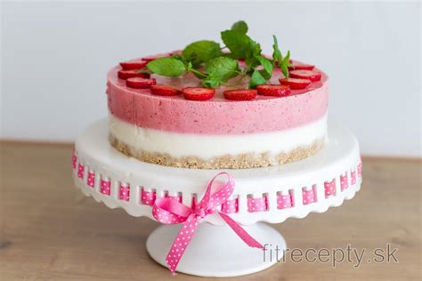 Jahodová nepečená torta