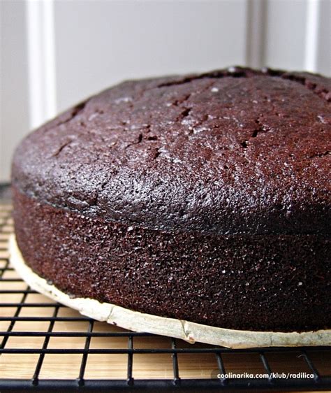 Čerstvo upečený kakaový korpus