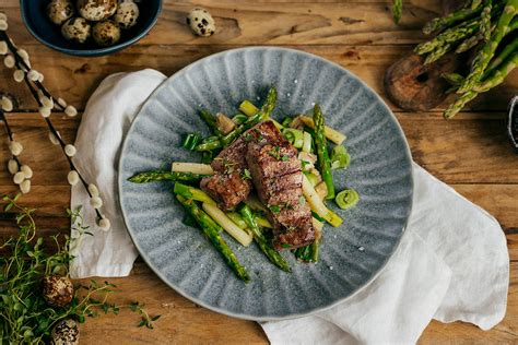 teľacia pečeň so špargľou a hlivou