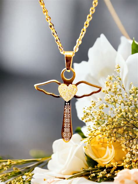 Symbolické znázornenie teologálnych čností: viera, nádej, láska