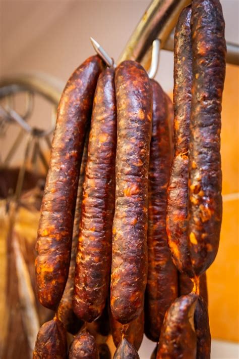 Ilustrácia znázorňujúca proces studeného údenia