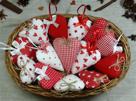 Ukážka rôznych handmade vianočných ozdôb