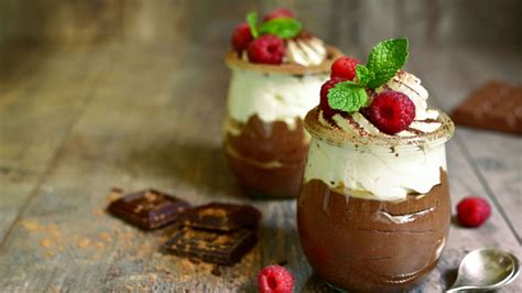 Šálka horúcej čokolády s ozdobou