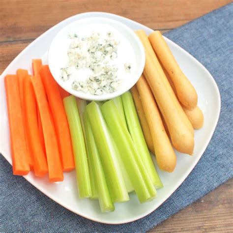 Zeleninové tyčinky s dipom z jogurtu