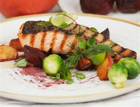 Grilovaný losos so šalátom