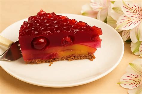 Hotová nepečená čerešňová torta