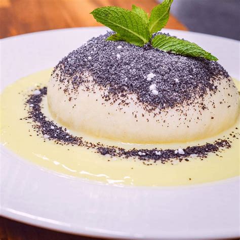 Misku s hotovou vanilkovou omáčkou