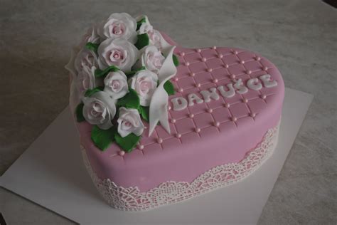 Príklady zdobených marcipánových tort