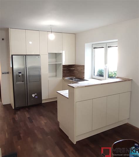 Moderná kuchyňa s pracovnou doskou