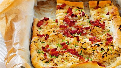 Hotový bryndzový posúch so slaninou a kyslou smotanou