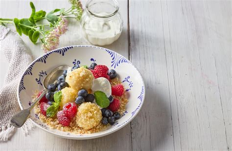 Misku s ovsenou kašou a ovocím po behu