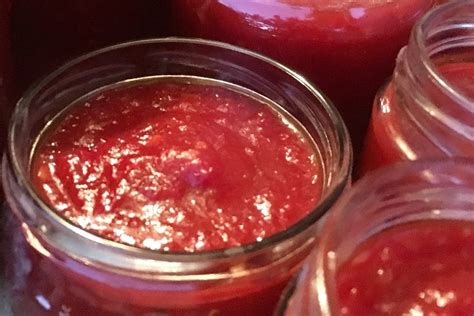 Zaváraná paradajková omáčka