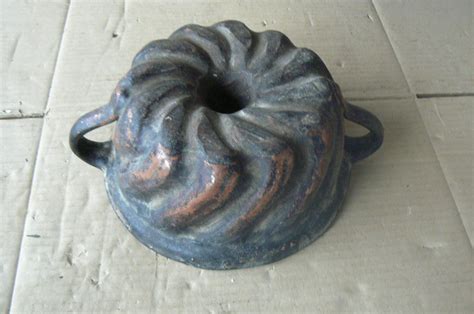 Schéma vrstvenia cesta a pudingu do formy na bábovku