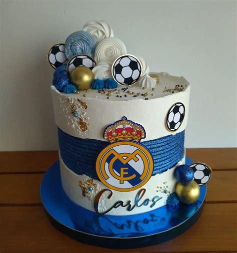 Torta Real Madrid v procese zdobenia