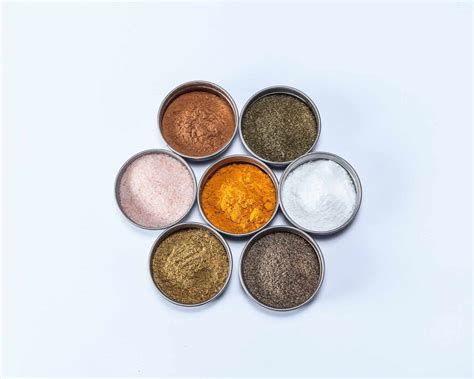 Rôzne druhy korenín na dochutenie mäsa