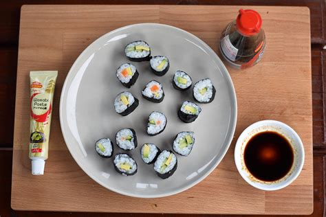 Fotografia rôznych druhov sushi na tanieri